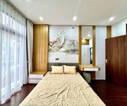 Võ chí công dt 25m giá 7,9 tỷ nhà mới full nội thất,ngõ thông,30m ra phố