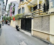 Nhà Vệ Hồ Mặt Tiền 11M 4 Tầng 48 Tỷ Cách Phố 5M -View hồ ô tô đỗ cửa