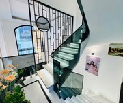 3 Ô tô 4 chỗ đỗ cửa