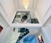 Ô tô 4 chỗ đỗ cửa