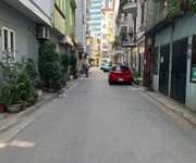 Bán nhà ngõ 548 nguyễn văn cừ 34m x 3t ngõ oto thông, 1 nhà ra oto tránh, 10t còn tl.