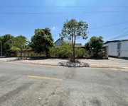 Lô góc 2 mặt tiền   ngang 20m   trung tâm phường long hương