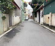 Cần tiền bán gấp căn góc 63,3m2 nhà 5 tầng, thang máy, mặt đường thôn Lê Xá. Đường 5m, ô tô vào nhà