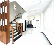 6 Nhà mặt phố to tổ bố