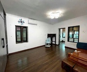 Tập thể nghĩa tân 60m 2 ngủ giá 4,5 tỷ ô tô đỗ chân tòa