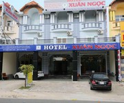 Không có người quản lý cần bán gấp khách sạn kd hiệu quả ngay trung tâm bến cát, tp hcm