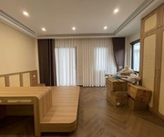 Cần bán nhà trung tâm ngọc lâm 7,5 tầng có thang máy,gần mipec long biên