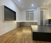 Nhà ngọc thụy 30m    3 tầng   ô tô qua cổng   ở ngay