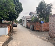 độc nhất - lô đất hơn 200m  trục chính thôn   sát nhà máy in tiền