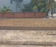Phú cát  - hòa lạc  chủ đất cần tiền xây nhà gửi em bán gấp mảnh đất này .