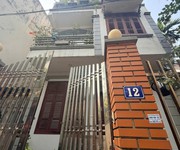 Thạch bàn   82m    mt 8.1m   ngõ thông   gần trung tâm
