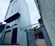 Bán nhà phúc lợi 44m /6 tầng , giá chỉ 9  oto ngủ trong nhà