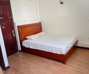 Nhà mình còn 1 căn mặt đường phố mai hắc đế, cách vincom bà triệu 200m, diện tích 20m2