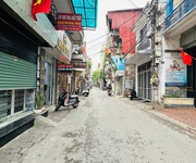 Cực hiếm - Mặt đường Hoàng Quý - kinh doanh buôn bán tốt - 3 tầng - giá 2,5 tỷ