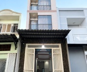 Nhà đúc: lửng/3lầu shhc 154 âu dương lân p3q8