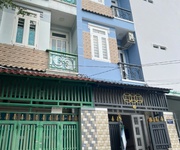 Nhà hẻm rộng 6m, chỉ cách mặt tiền đường nhựa 1 căn, vị trí thuận tiện di chuyển.