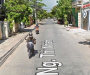 Chính chủ bán nhà mặt phố ngô thì nhậm, nhà 3 tầng còn mới đẹp