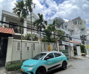 Nhà rộng chắc chắn, có sân để xe hơi, khu vực thoáng mát, an ninh - Lâm Văn Bền, P. Tân Kiểng