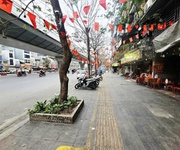 Tầng 1 siêu hiếm có sân riêng, dtsd lên đến 60m2 tại phố minh khai. giá 4,5 tỷ.