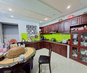 Vị trí cực đẹp: Hẻm có lề đường, xe tải tránh nhau thoải mái, thông ra Trịnh Đình Thảo.