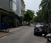 Bán đất mặt phố việt hưng 40m2- kinh doanh, ở sướng- 12,x tỷ