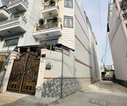 Căn góc 2 mặt thoáng   hẻm xe hơi   gần bờ kênh tham lương