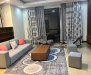Cho thuê căn hộ R1 Royal city- 150m2, 3 PN, Nội thất mới 100, 0913853686