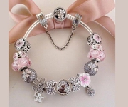 Vì Sao Vòng Tay Charm Handmade Phù Hợp Với Gen Z