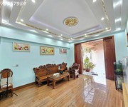 Cần tiền bán gấp nhà khu hố nai đại công giáo xây 2019 full gỗ, 3 cho môi giới