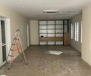 Cho thuê tầng 1  dt 70m2   kd   làm văn phòng, showroom, toà nhà số 10 ngõ 1194 đường láng.