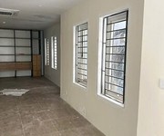 1 Cho thuê tầng 1  dt 70m2   kd   làm văn phòng, showroom, toà nhà số 10 ngõ 1194 đường láng.