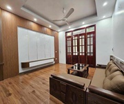 7 tỷ có ngay nhà 5 tầng, ô tô đỗ cổng, gần hồ điều hòa trung tâm thạch bàn - cổ linh