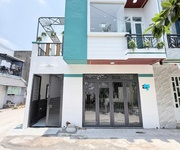Do đang kẹt tiền cần bán căn nhà ở ngay gần chợ mỹ hạnh nam, đức hòa, long an