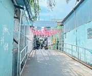 Bán nhà khu trung tâm p.4, quận 8   bề ngang siêu rộng 5m hiếm có