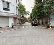 Bán đất TĐC Giang Biên 90m2, khổ đẹp vuông vắn, đường phân lô 11m, Sát Chợ   Trường Học