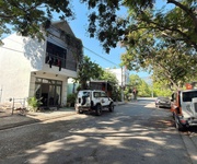 Bán nhà tái định cư đất lành, đường nhựa 13m, đổ 2 lầu, 3 giếng trời. có cây xanh trong nhà.
