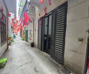 Nguyễn khang -không quy hoạch- nhỉnh 9 tỉ - 50m vuông vắn thoáng trước sau.