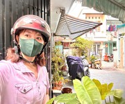Nhà  ngang lớn 4.5m2- gần chợ 200 đ.xóm chiếu- dt 48m2  chỉ 5.95t trên trục đ.đoàn văn bơ- nguyễn