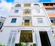 Nhà ngang 10m, có thang máy, cạnh phú mỹ hưng, chỉ hơn 8 tỷ