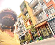 Nhà đẹp 4 tầng- mặt tiền 8m- xe hơi đậu cửa- đ.đoàn văn bơ- gần ngay khu ẩm thực vĩnh khánh- lưu