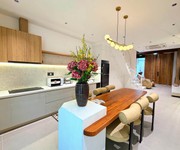 Homestay đẹp cho ánh sáng và gió ngay đầu cầu rồng và sát bãi tắm mỹ khê