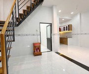 Nhà cách chỗ đậu oto vài bước chân hưng phú p10q8