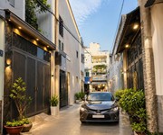 Nhà mới 5 tầng lớn - giápi tân phú - diện tích khủng 220m  chỉ 6.x