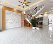 Nhà DTS: 160 m2 đưa trước có 600 triệu