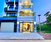 Nhà đẹp rạo rực ngay trung tâm quận 7, xem là thíc, thang máy trong nhà