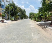 Nhà cạnh phú mỹ hưng, vừa ở vừa làm văn phòng, 5x18m, đường rộng 16m, giá 12 tỷ