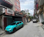 Nhà giáp bát, hoàng mai. lô góc 2 mặt. ô tô tránh. dưới 10,4 tỷ. ở và kinh doanh