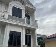 E muốn bán căn nhà để chuyển ra chỗ mới căn nhà ngay sát hồ truyền thống - hồ đầm bet.