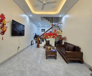 Chính chủ bán nhà phố hàng giày, 4 tầng, mặt tiền 10m, 90m2, 32 tỉ, homestay đỉnh