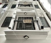 Ô tô đỗ cửa bát khối 8 tỷ xây dựng kiên cố